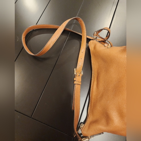 Michael Kors Lupita Medium Messenger bag in brown pebbled leather. - Picture 8 of 11